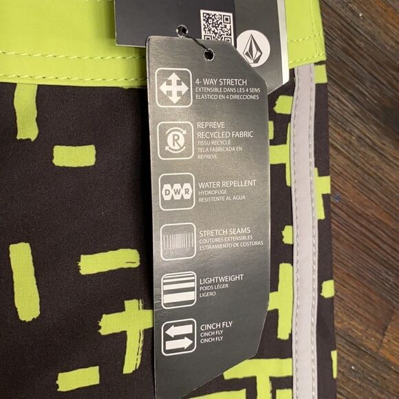 Volcom mod tech hybrid shorts size 32 NWT - Picture 9 of 9